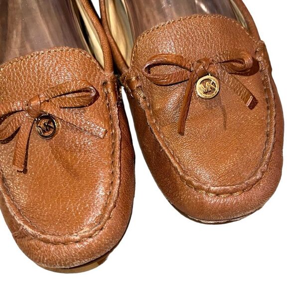 Michael Kors cute tan leather loafers! - Picture 6 of 8